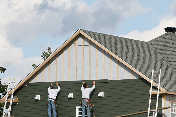 Professional Vinyl Siding technician working in Englishtown, NJ